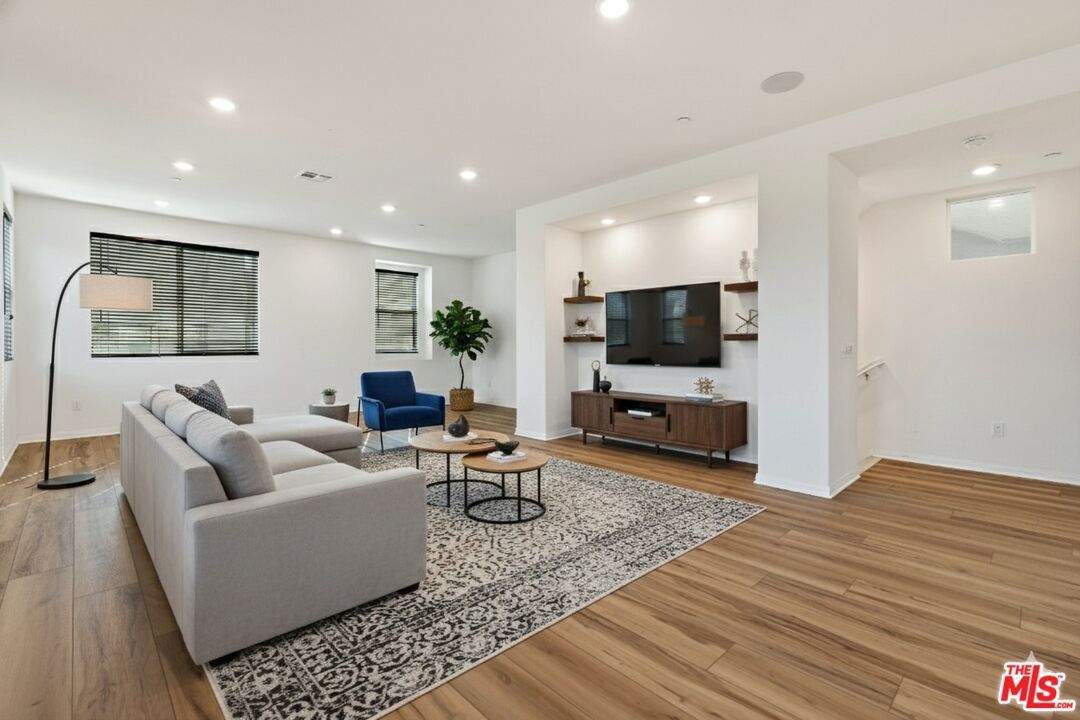 Interior, Living room, Recessed Lighting, Wood Texture Flooring