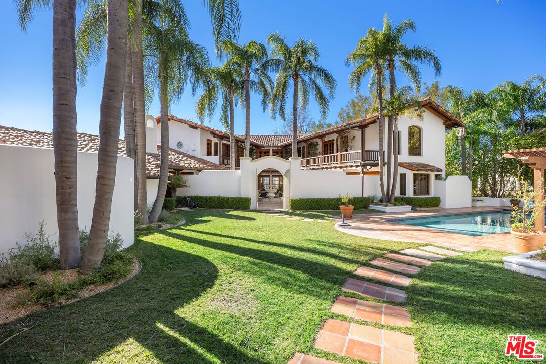 Backyard, Exterior, Pool