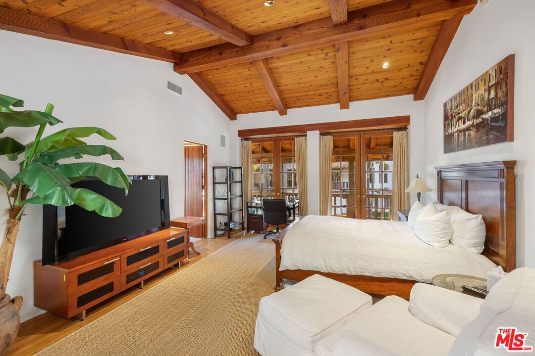 Bedroom, Interior, Recessed Lighting, Wooden Beams, Wooden Ceilings, Wood Texture Flooring