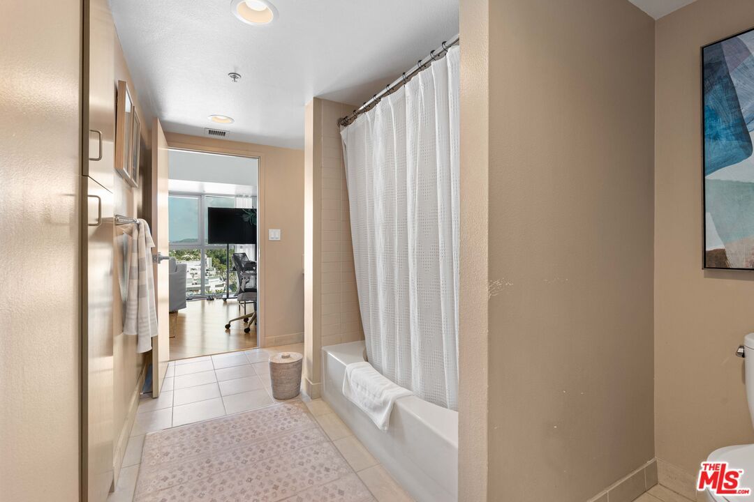 Bathroom, Interior, Recessed Lighting, Wood Texture Flooring