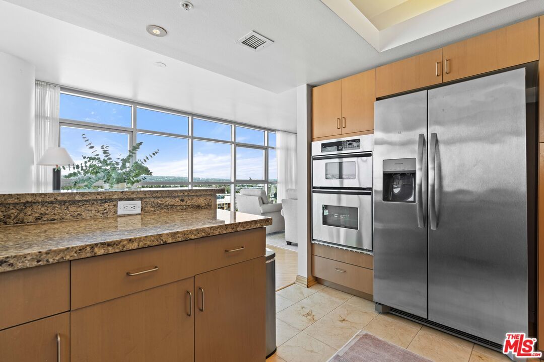 Interior, Kitchen, Recessed Lighting, Stainless Steel Appliances, Water