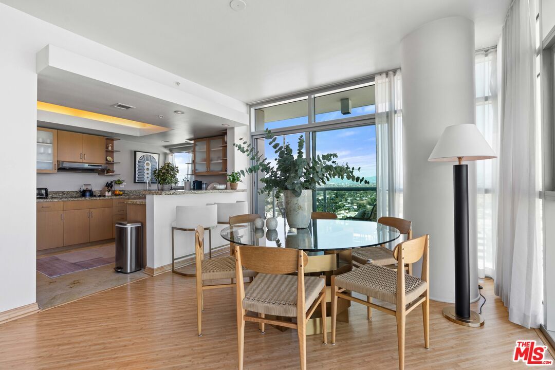 Dining room, Interior, Kitchen, Recessed Lighting, Wood Texture Flooring