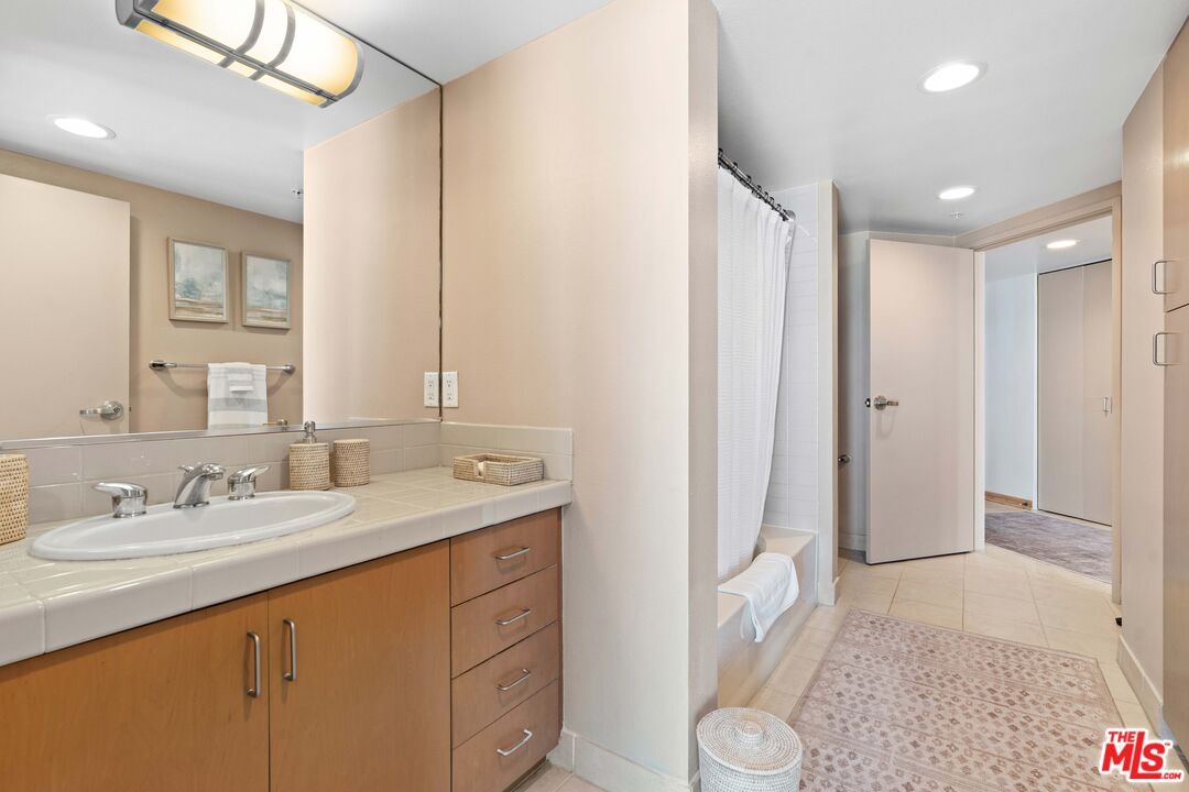 Bathroom, Interior, Recessed Lighting, Tile Countertops
