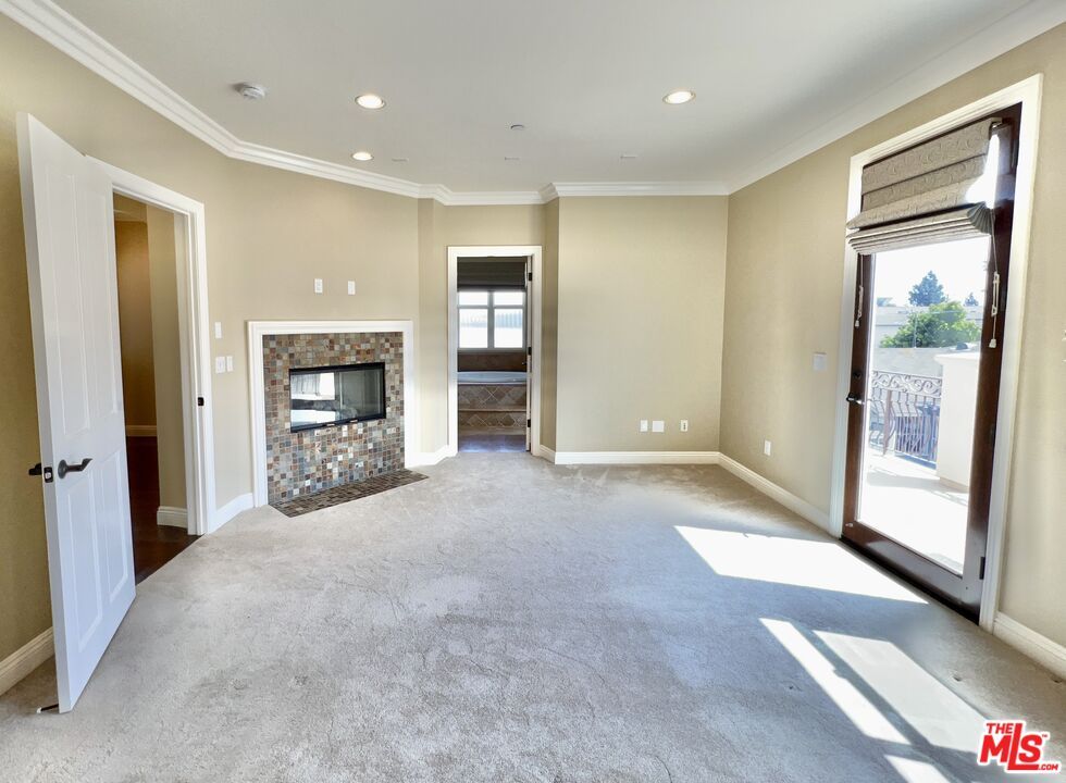 Empty room, Fireplace, Interior, Recessed Lighting