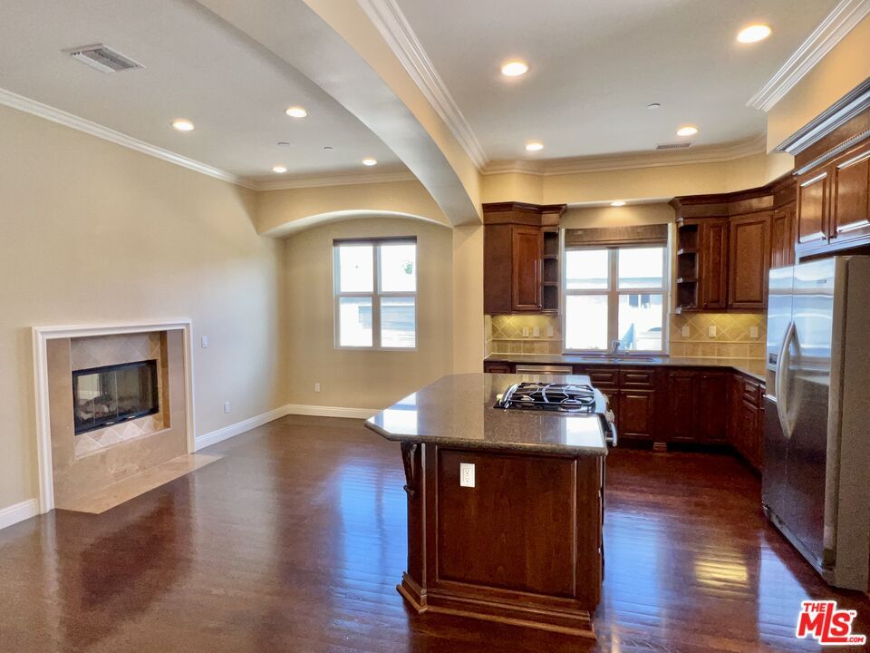 Fireplace, Interior, Kitchen, Recessed Lighting, Wood Texture Flooring