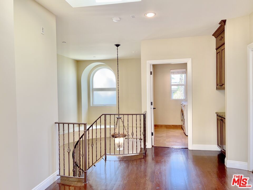 Interior, Pendant Lights, Recessed Lighting, Wood Texture Flooring