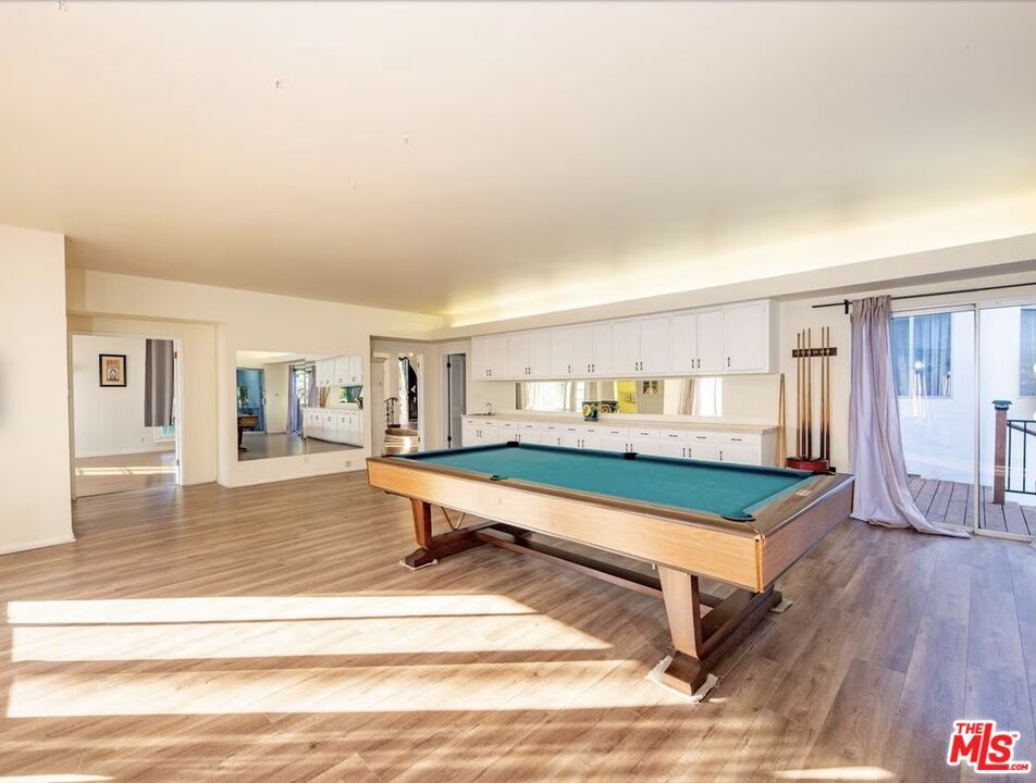 Billiard Table, Game Room, Interior, Wood Texture Flooring