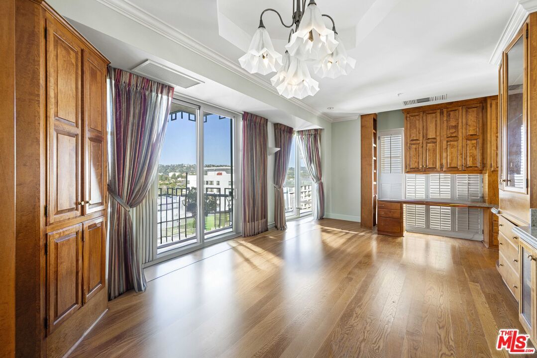 Chandelier, Empty room, Interior, Wood Texture Flooring