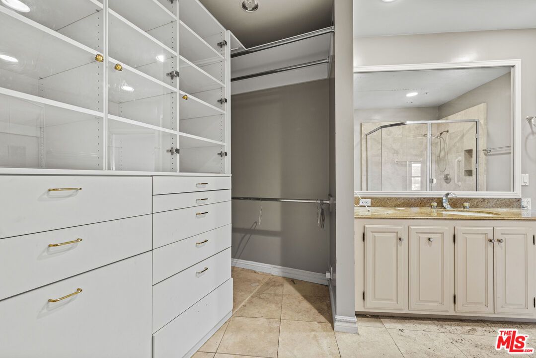 Bathroom, Interior, Recessed Lighting, Walk-in Closets