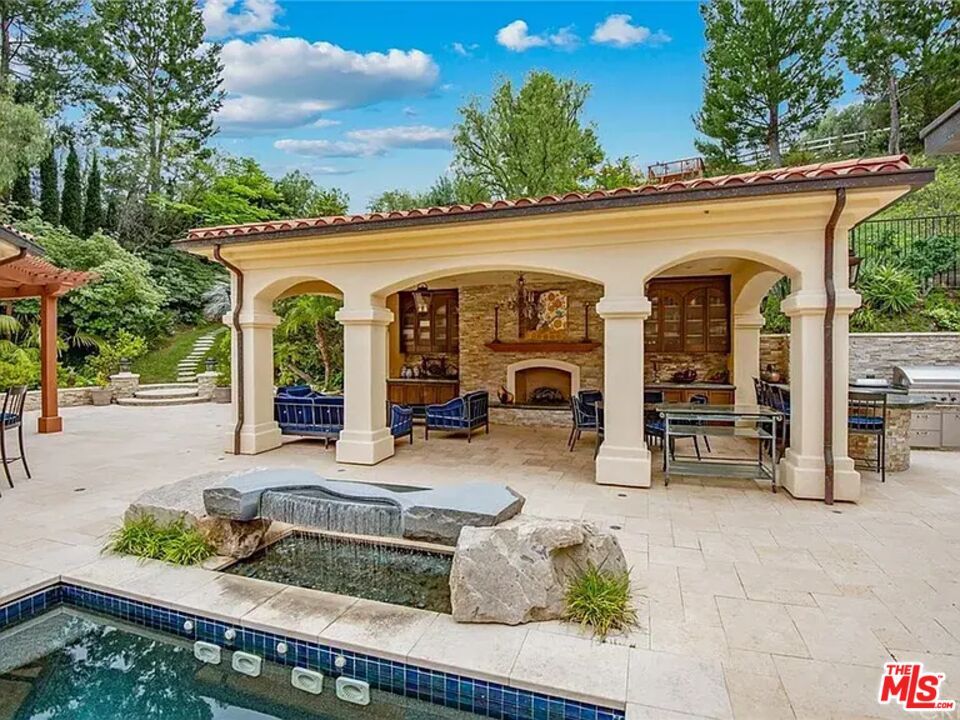 Exterior, Fireplace, Outdoor Kitchen, Pool