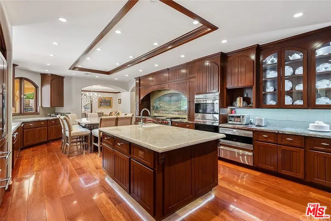 Dining room, Interior, Kitchen, Recessed Lighting, Stainless Steel Appliances, Wood Texture Flooring