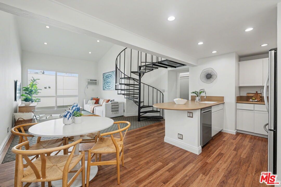 Dining room, Interior, Living room, Recessed Lighting, Wood Texture Flooring