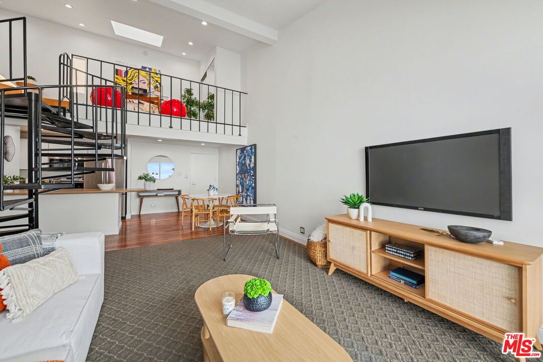 Dining room, Interior, Living room, Recessed Lighting, Wood Texture Flooring