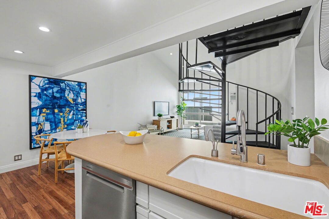 Dining room, Interior, Kitchen, Recessed Lighting, Wood Texture Flooring