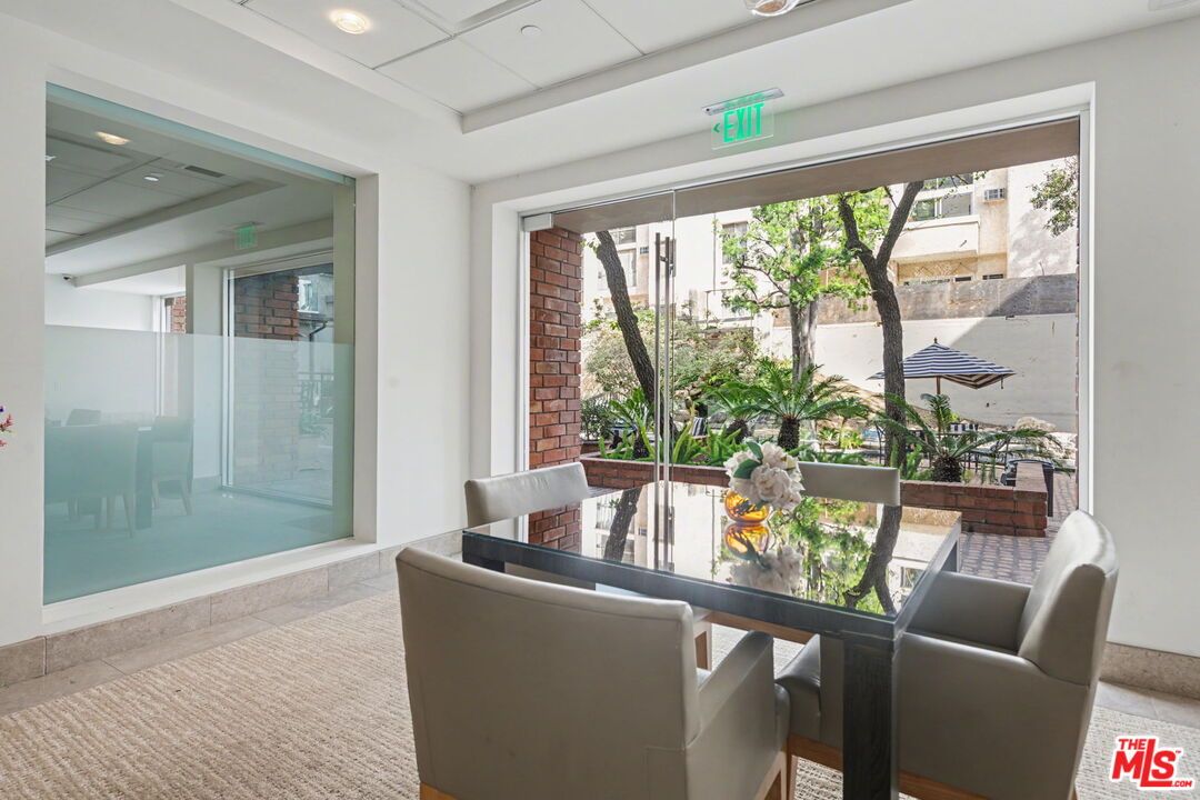 Dining room, Interior, Recessed Lighting