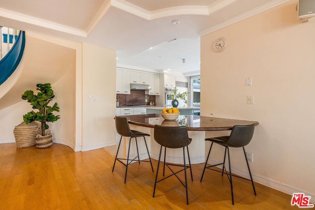 Dining room, Interior, Kitchen, Recessed Lighting, Wood Texture Flooring