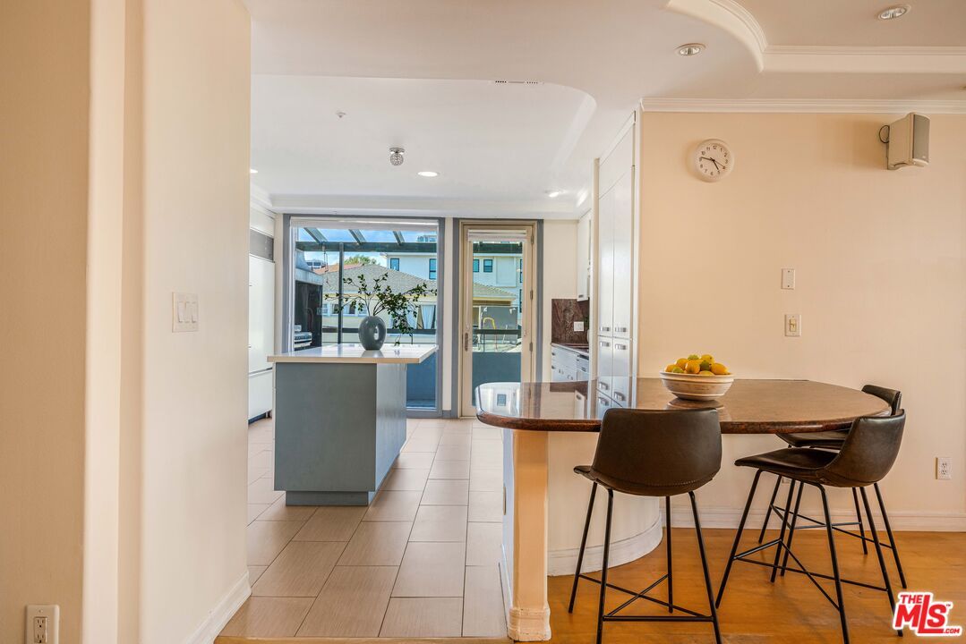 Dining room, Interior, Recessed Lighting