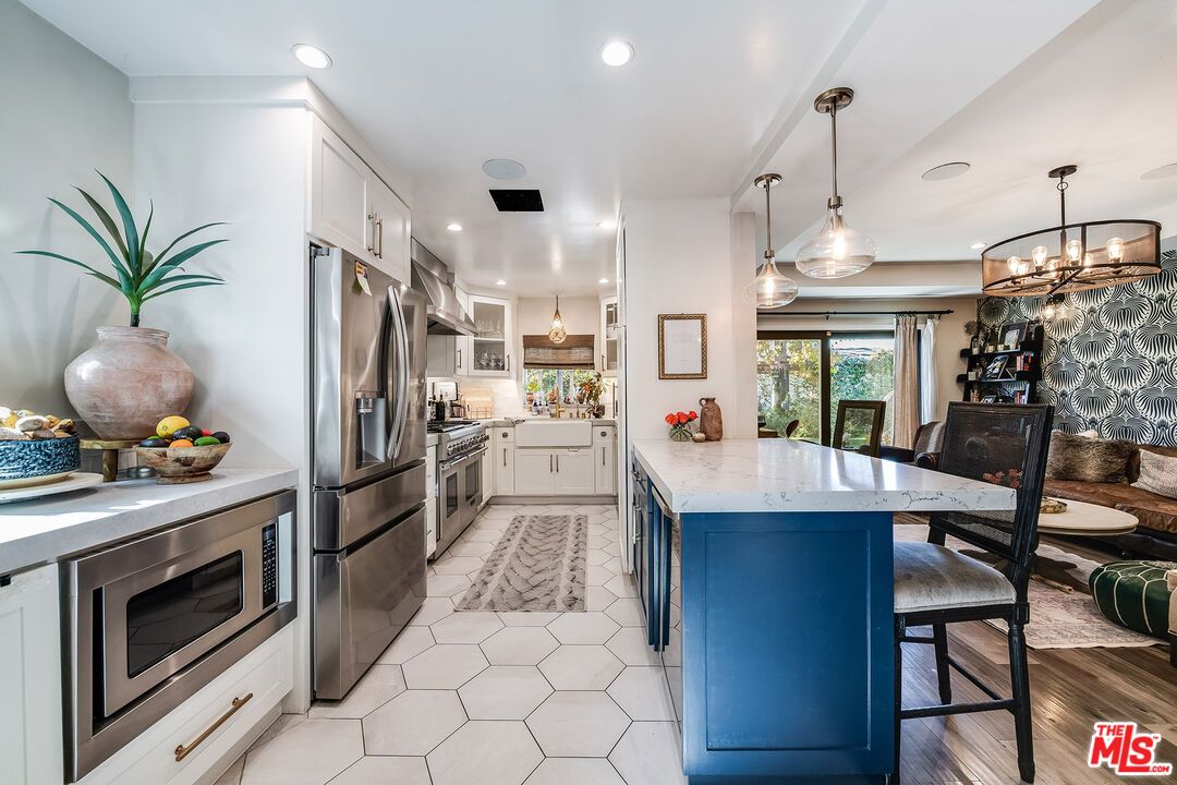 Dining room, Interior, Kitchen, Pendant Lights, Recessed Lighting, Stainless Steel Appliances