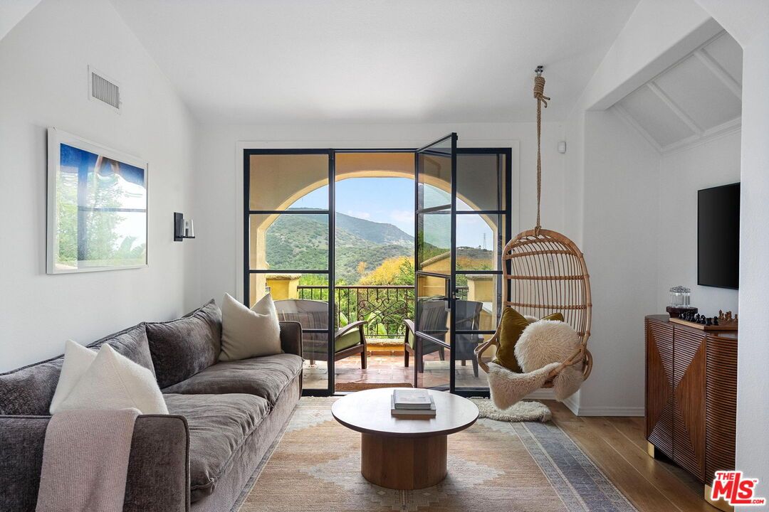 Interior, Living room, Pendant Lights, Wood Texture Flooring