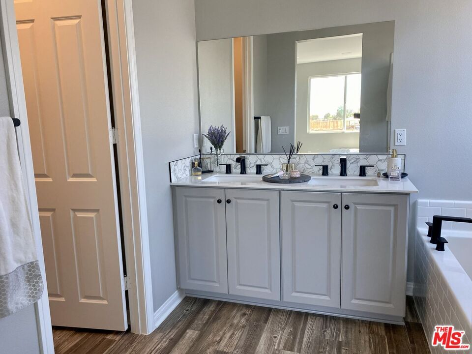 Bathroom, Dual Sink Vanities, Interior, Wood Texture Flooring