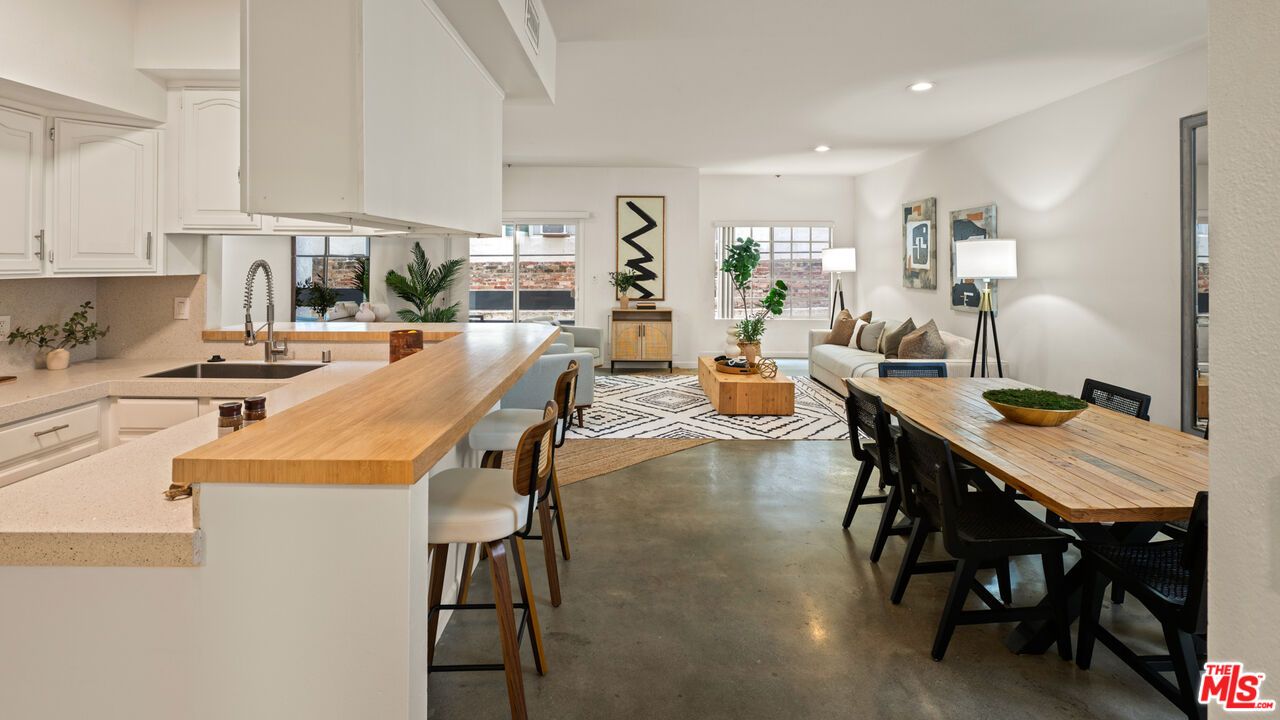 Dining room, Interior, Kitchen, Living room, Recessed Lighting