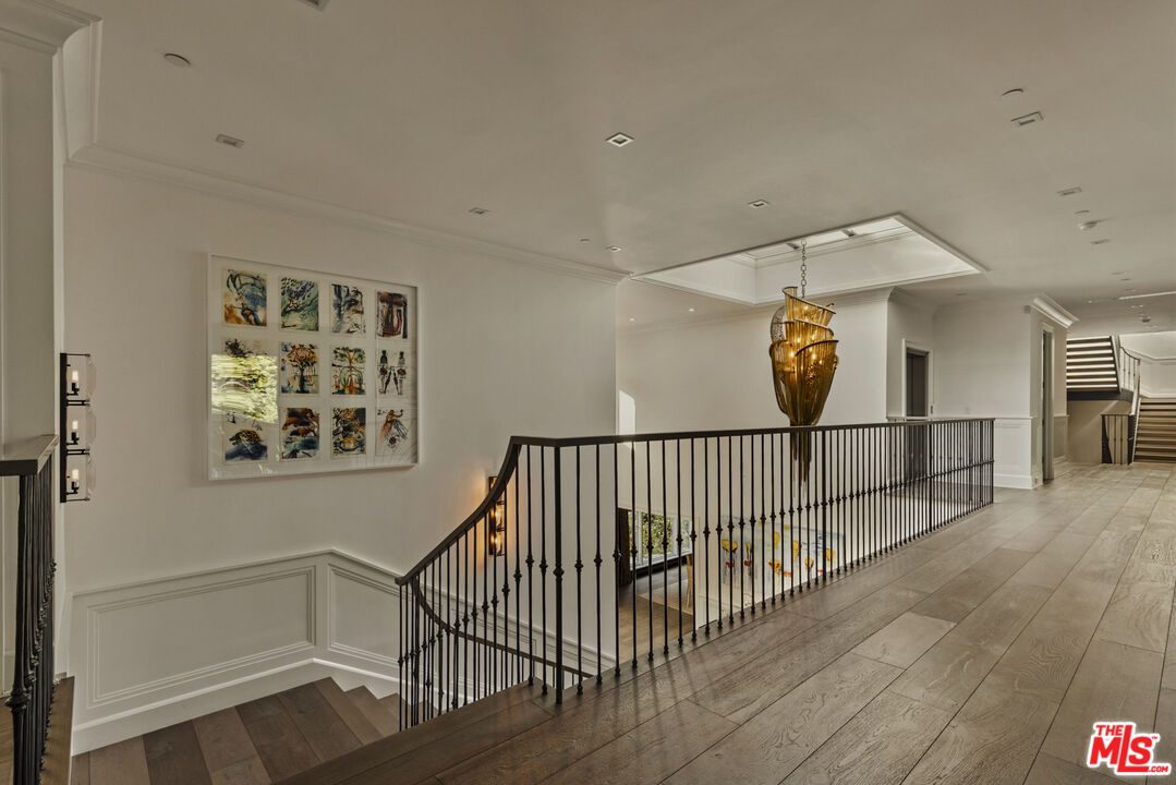 Interior, Pendant Lights, Recessed Lighting, Wood Texture Flooring