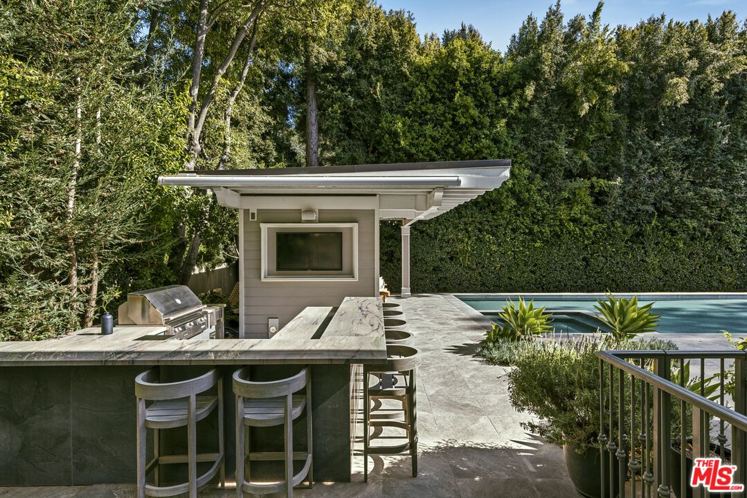 Exterior, Outdoor Kitchen