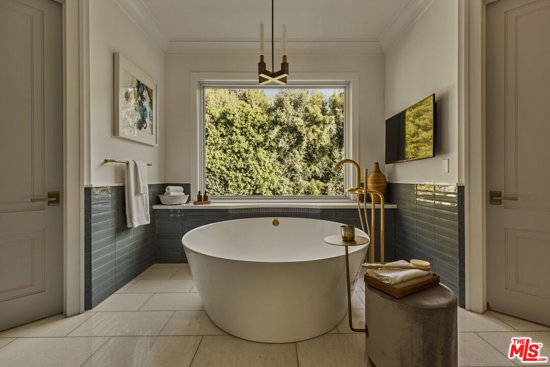 Bathroom, Free Standing Baths, Interior, Pendant Lights