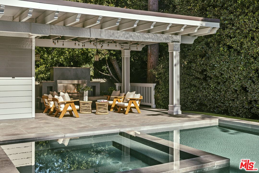 Exterior, Fireplace, Pool