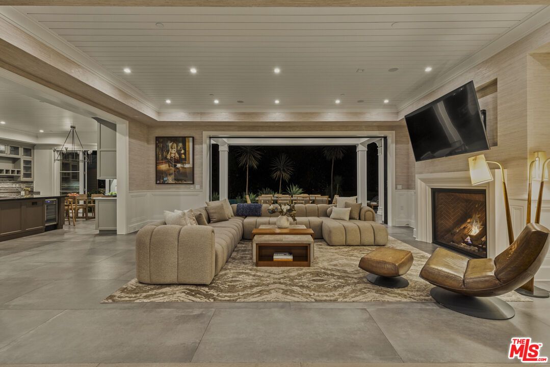Fireplace, Interior, Living room, Pendant Lights, Recessed Lighting