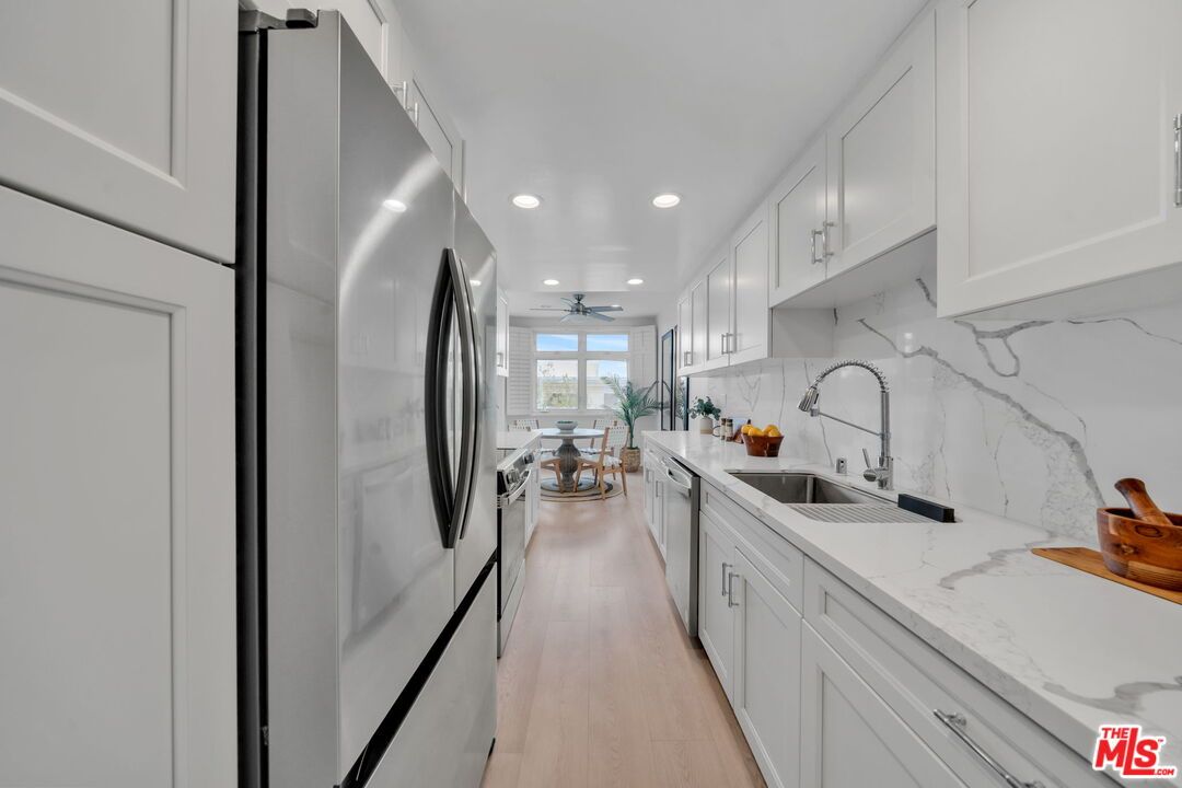 Dining room, Interior, Kitchen, Marble Walls, Recessed Lighting, Wood Texture Flooring
