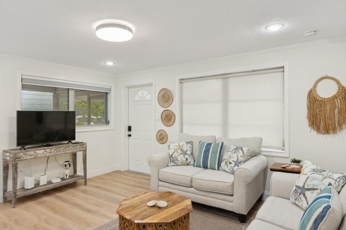 Interior, Living room, Recessed Lighting, Wood Texture Flooring