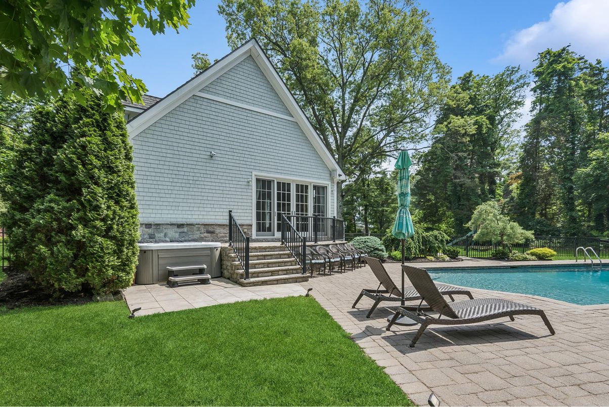 Exterior, Hot Tub, Pool