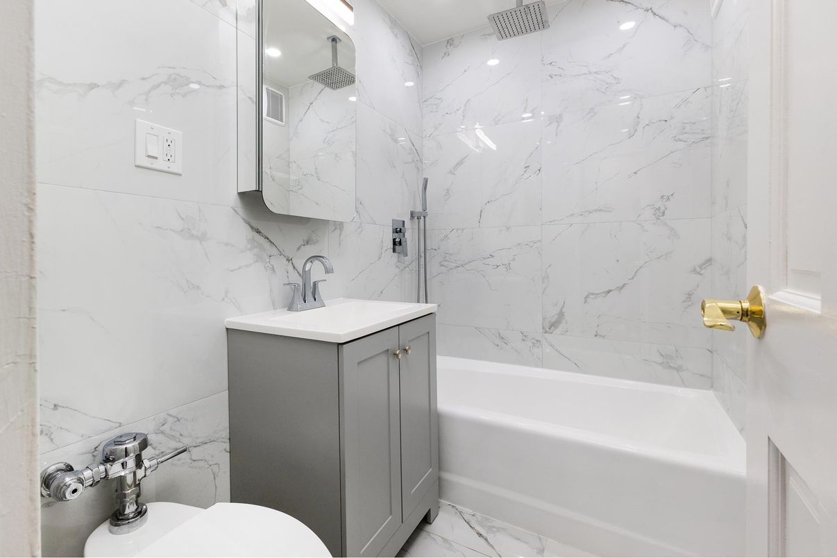 Bathroom, Interior, Marble, Marble Walls, Recessed Lighting