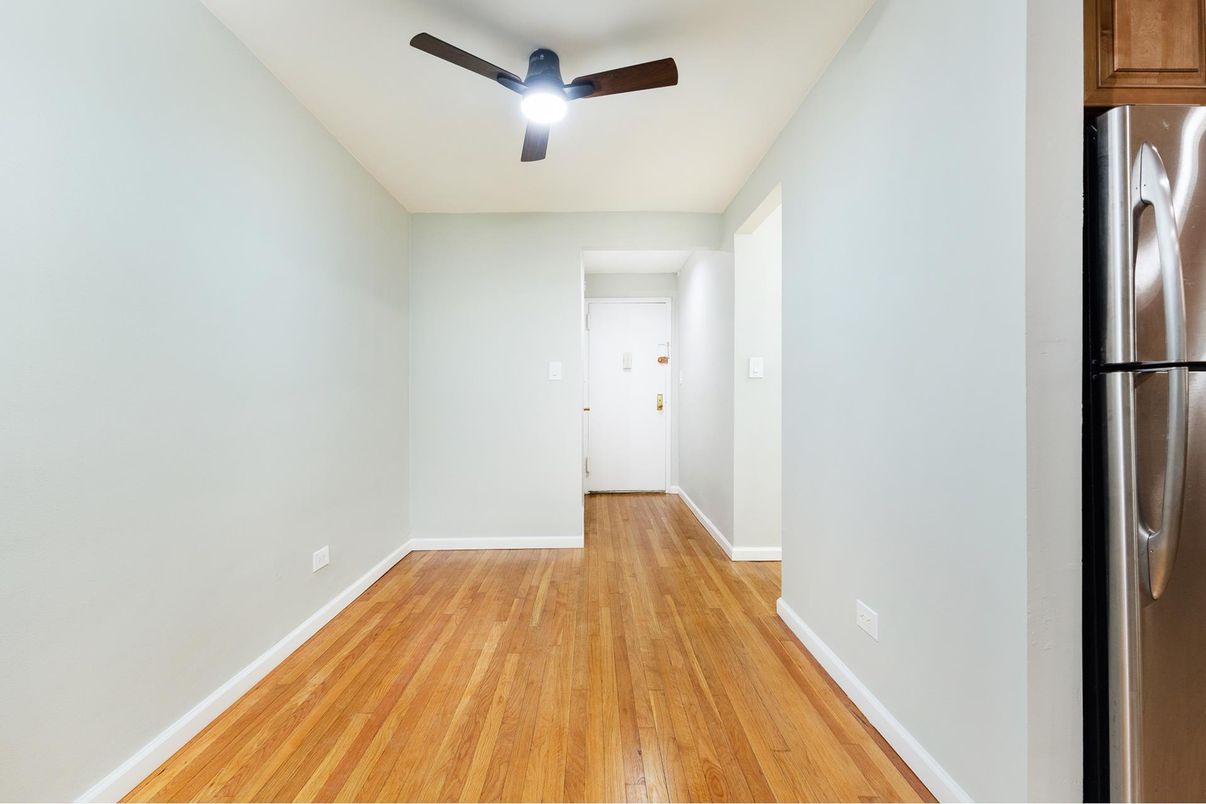 Interior, Washer, Wood Texture Flooring