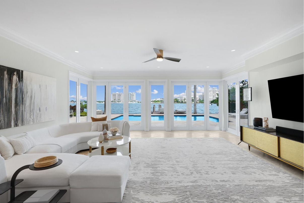 Interior, Living room, Recessed Lighting, Water