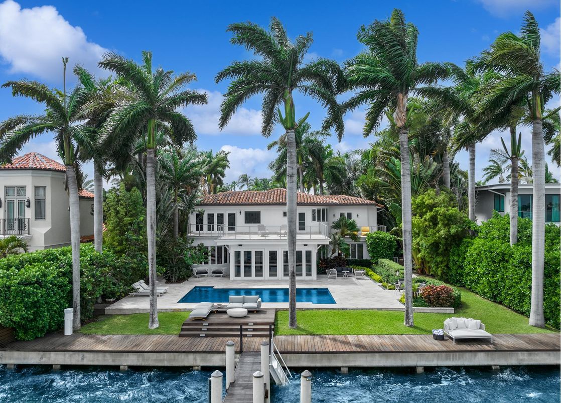 Exterior, Pool, Water