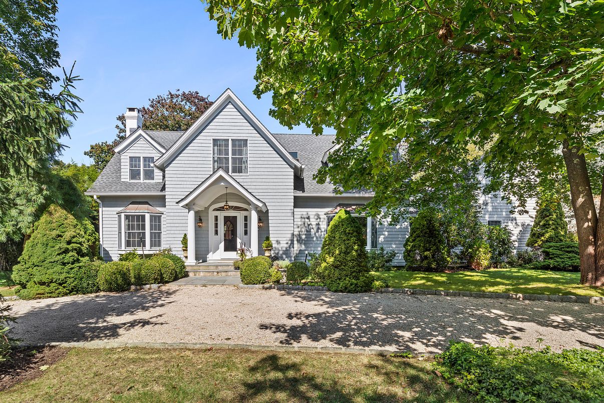 Exterior, Facade, Queen Anne Victorian
