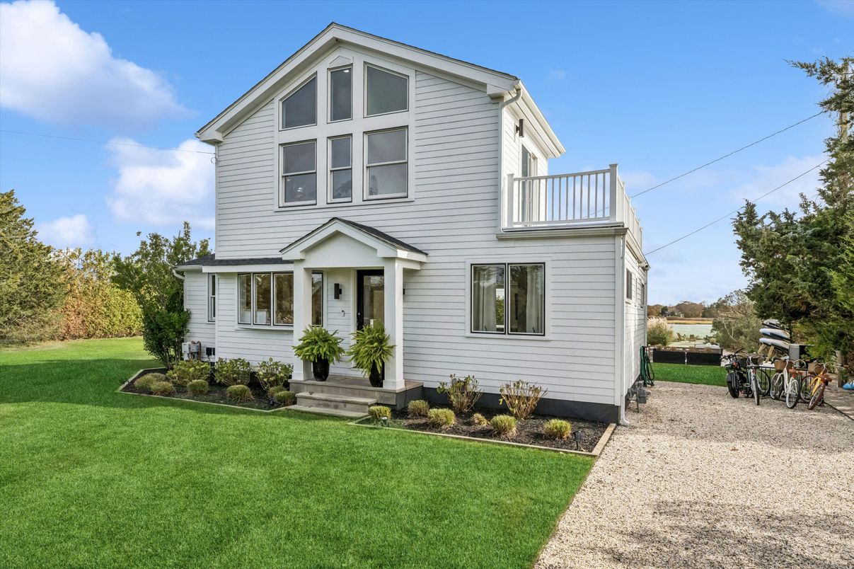 Backyard, Exterior, Facade, Queen Anne Victorian
