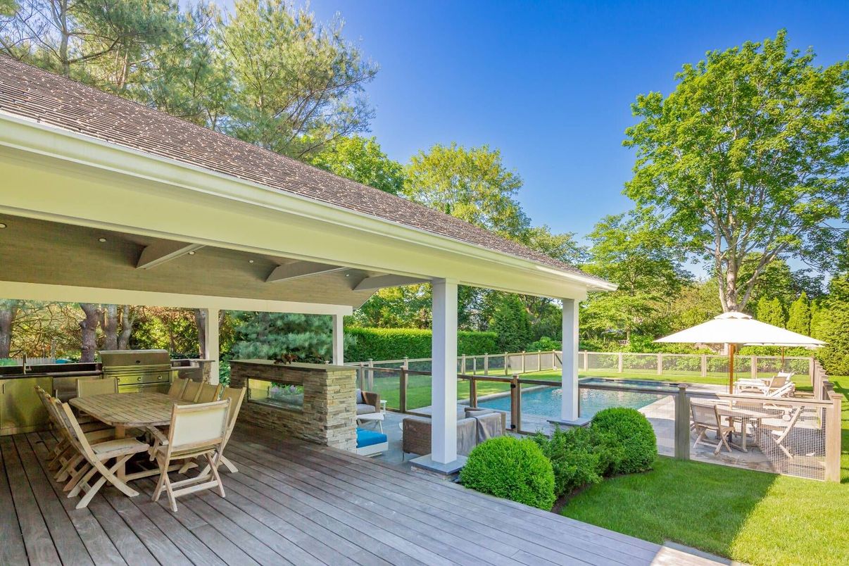 Exterior, Outdoor Kitchen, Pool