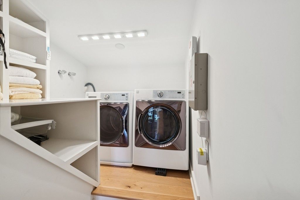 Interior, Washer, Wood Texture Flooring