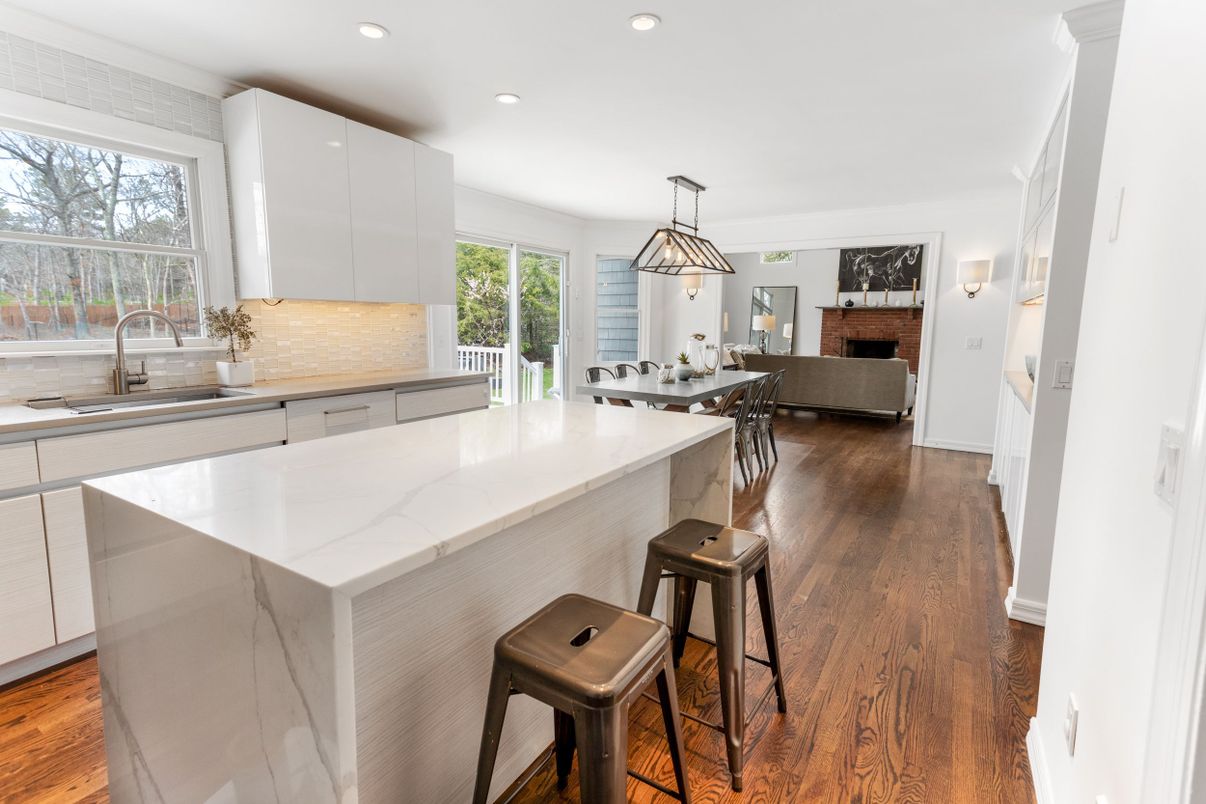 Fireplace, Interior, Kitchen, Pendant Lights, Recessed Lighting, Wood Texture Flooring