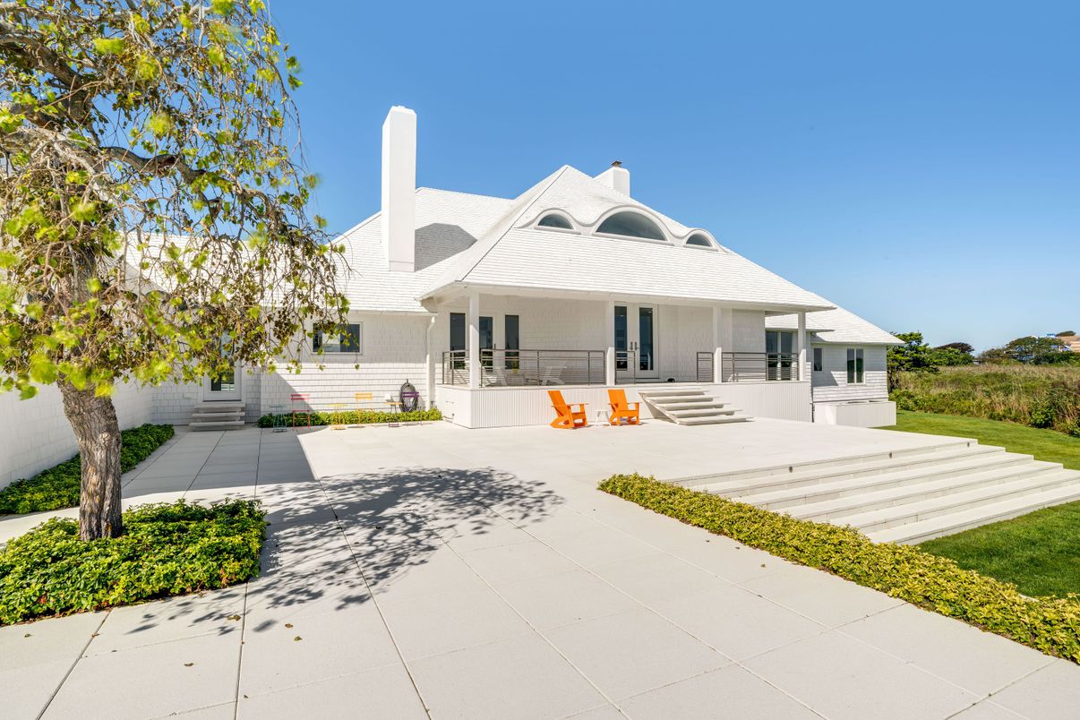 Backyard, Exterior, Facade, Queen Anne Victorian
