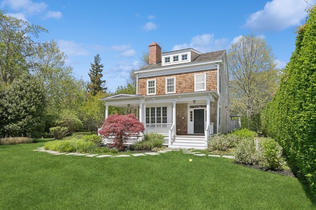 Backyard, Exterior, Facade, American Foursquare