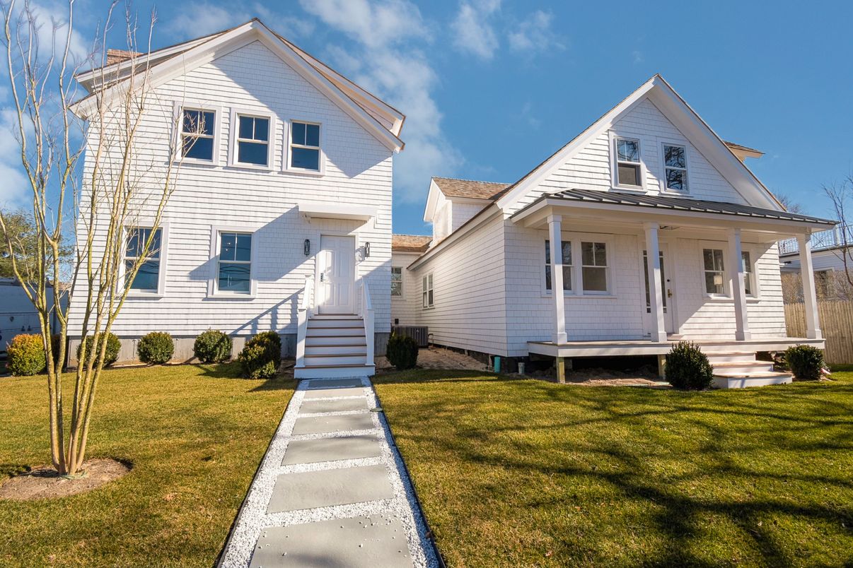 Exterior, Facade, Queen Anne Victorian