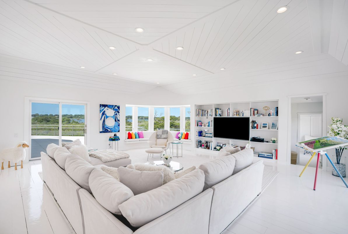 Interior, Living room, Recessed Lighting, Water, Wood Texture Flooring