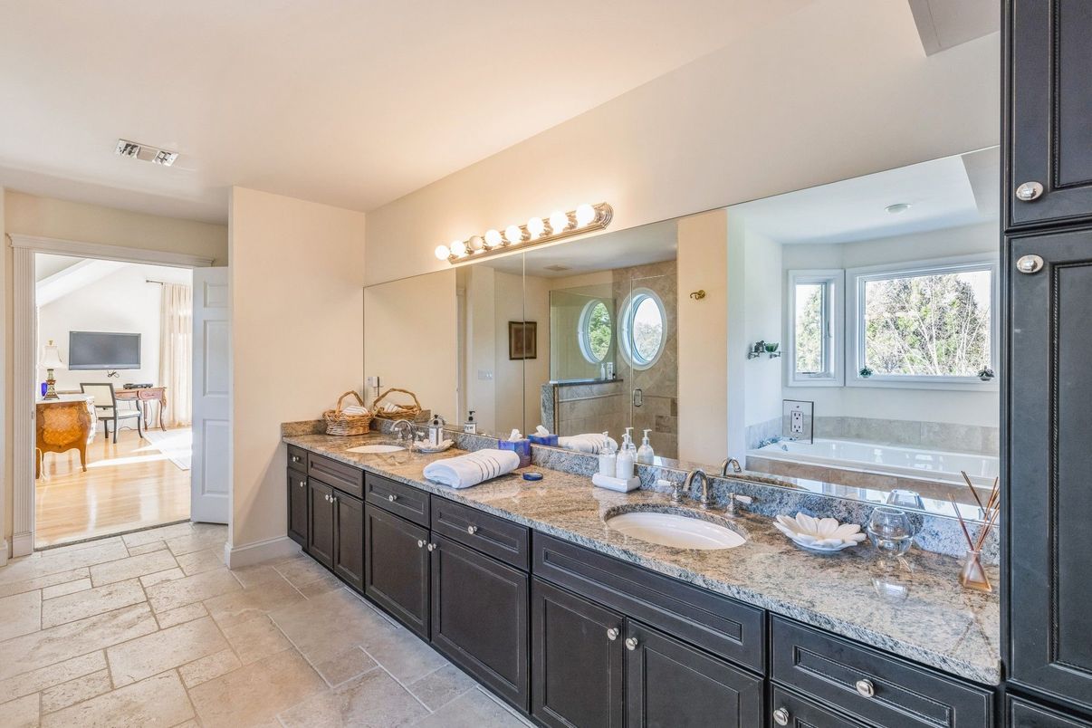 Bathroom, Dual Sink Vanities, Interior
