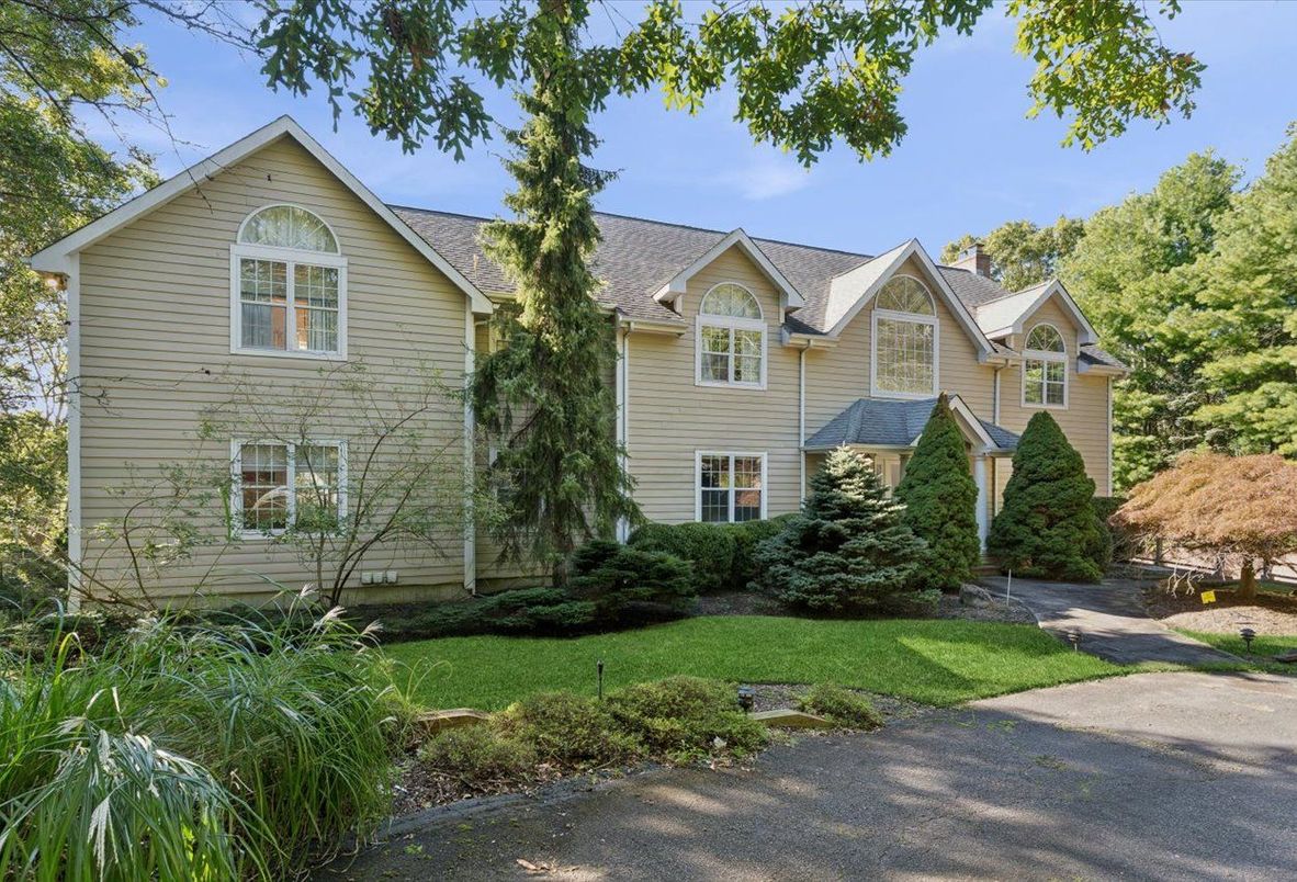 Exterior, Facade, Queen Anne Victorian