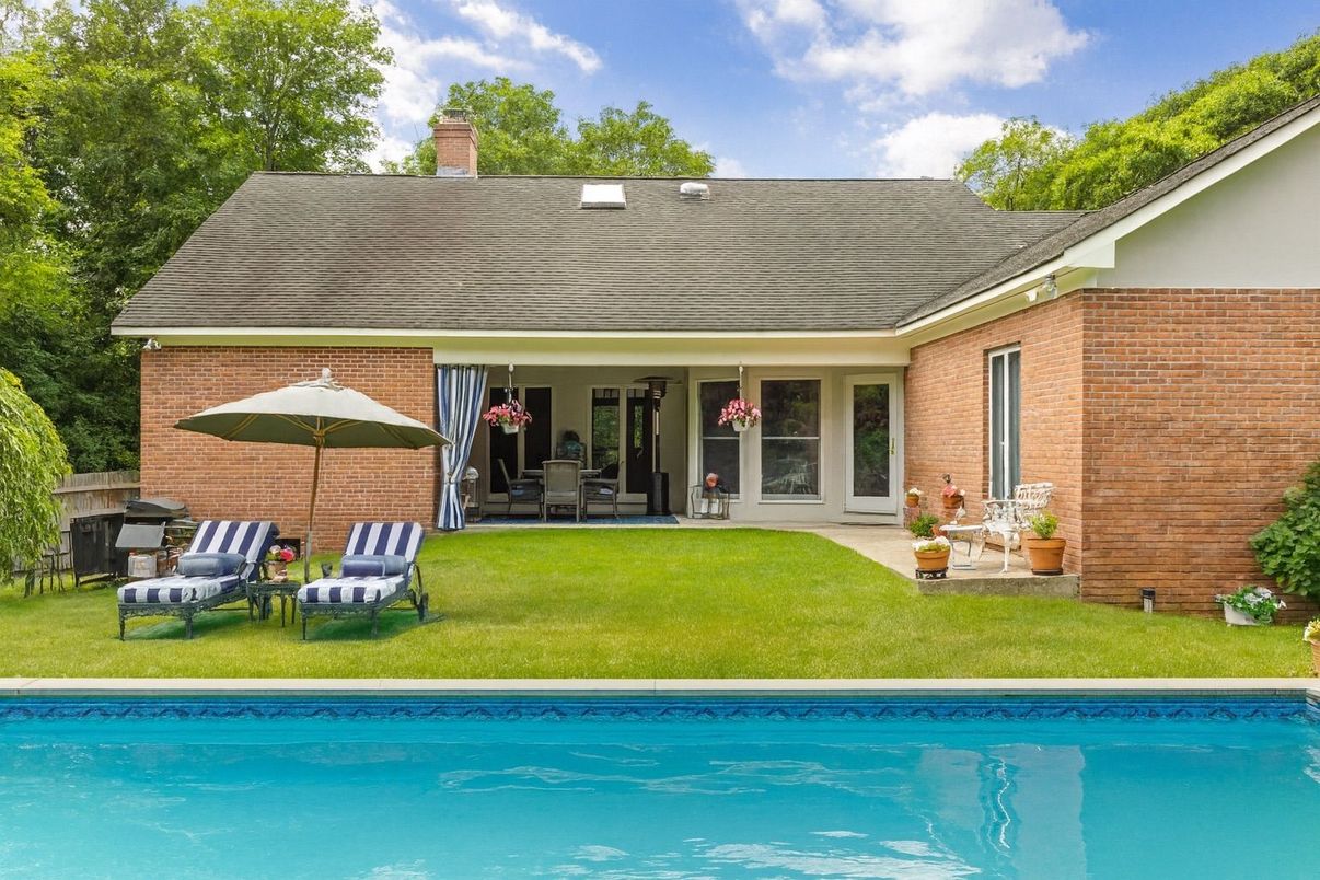 Exterior, Pool