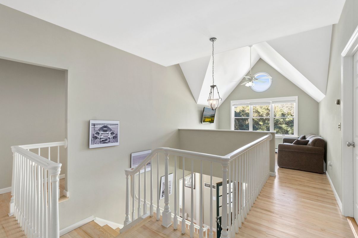 Interior, Pendant Lights, Wood Texture Flooring